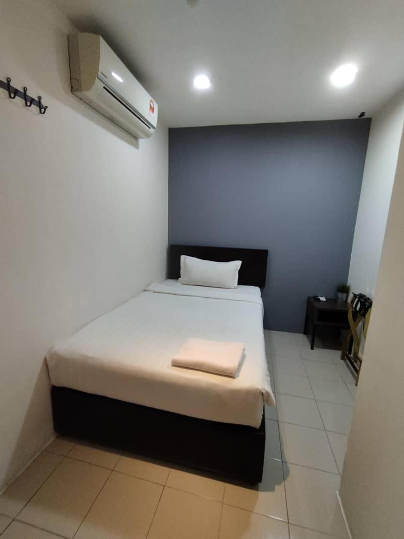 Miju Hotel Kota Damasara Near Strand Mall Petaling Jaya Exterior photo
