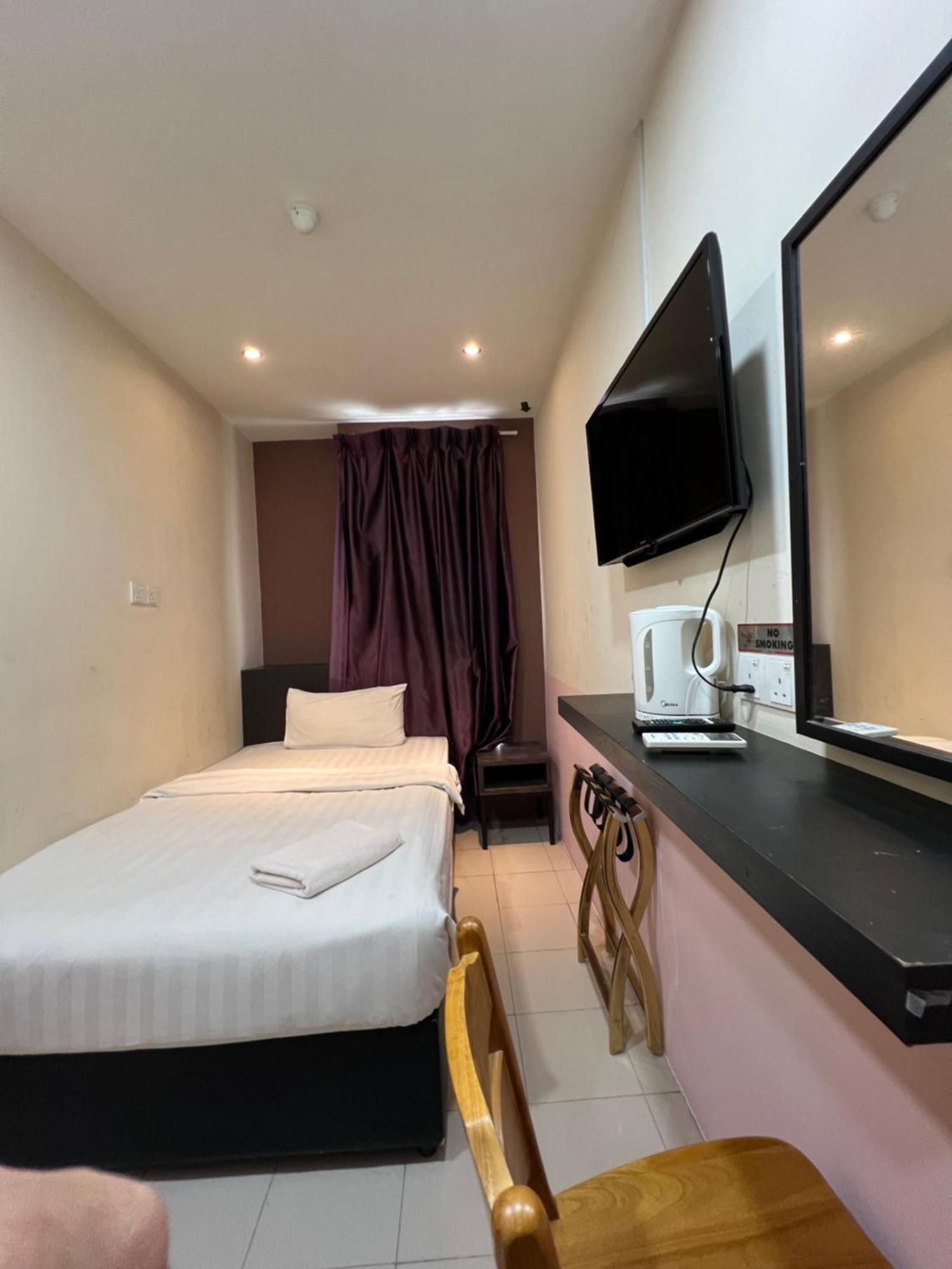 Miju Hotel Kota Damasara Near Strand Mall Petaling Jaya Exterior photo